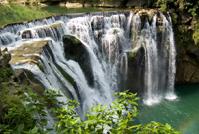 台湾を代表する景勝地の十分洞瀑布